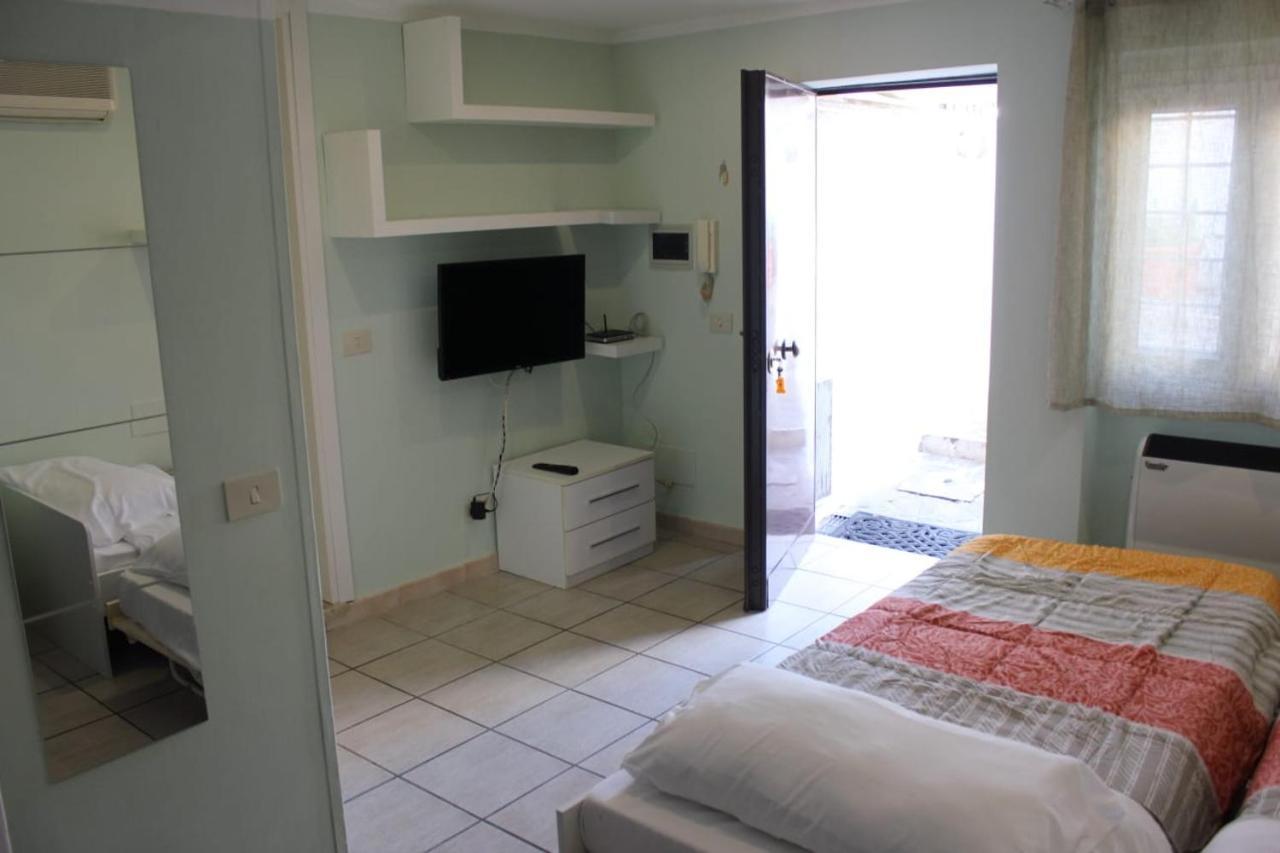 Relais Maria Luisa Locazione Turistica Di Simona Capaccio Panzió Fiumicino Kültér fotó