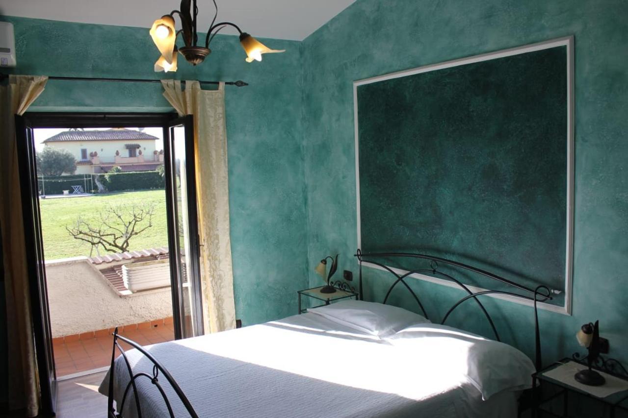 Relais Maria Luisa Locazione Turistica Di Simona Capaccio Panzió Fiumicino Kültér fotó